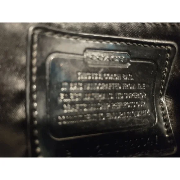 Coach Daisy Liquid Gloss Pocket Patent Tote. - Picture 6 of 8